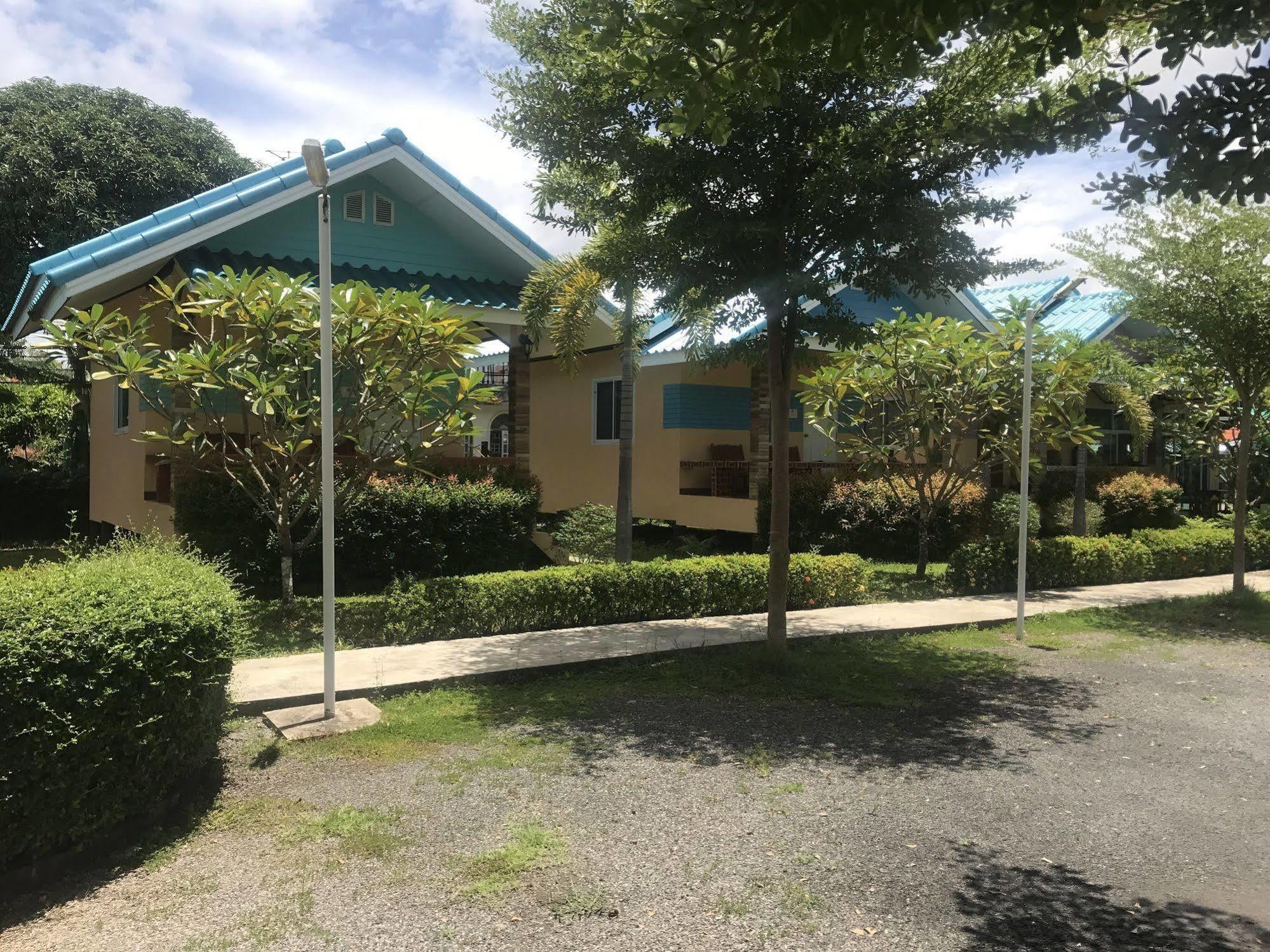 Sangtong Beach Resort Laem Sing Luaran gambar
