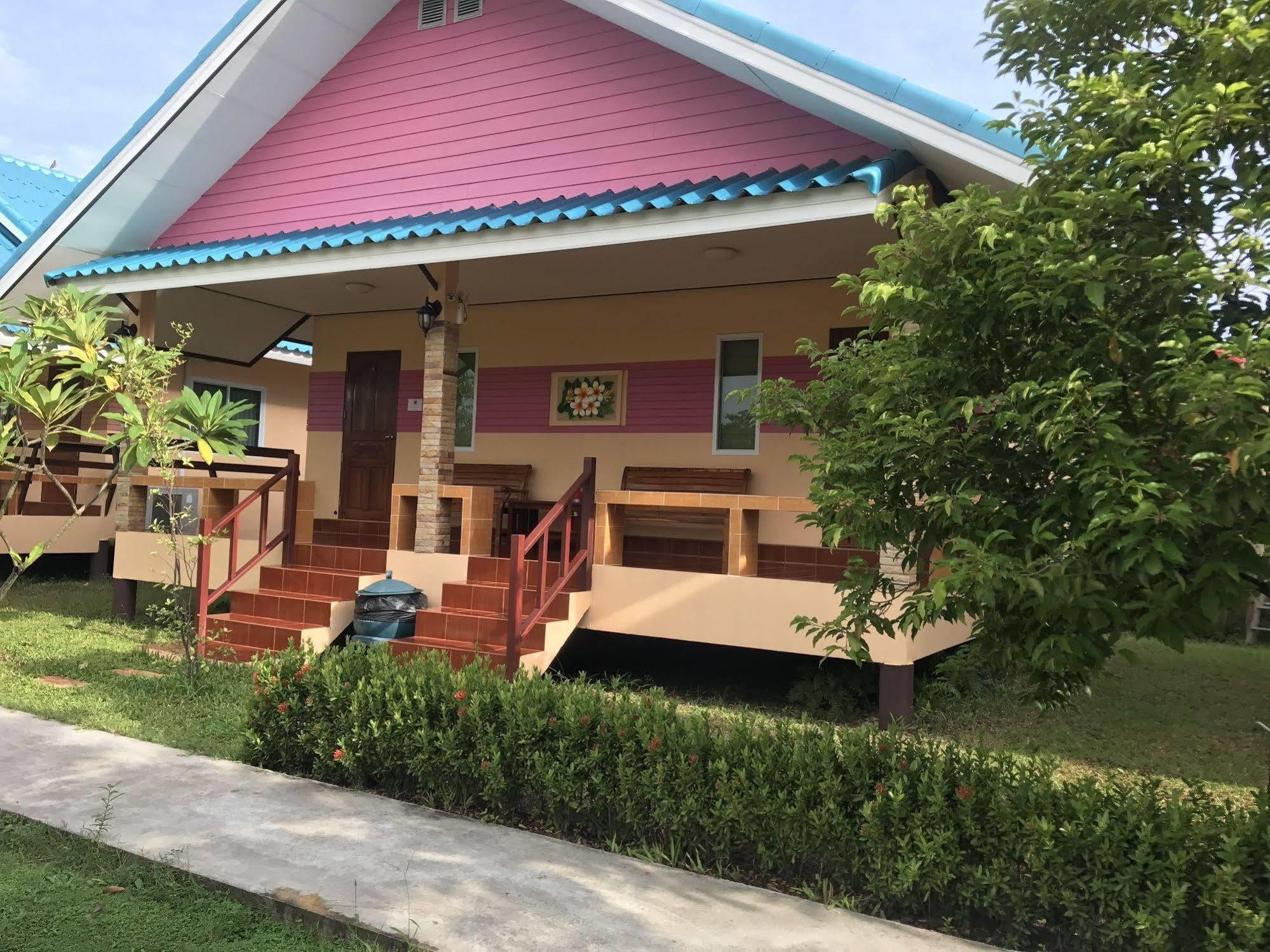 Sangtong Beach Resort Laem Sing Luaran gambar