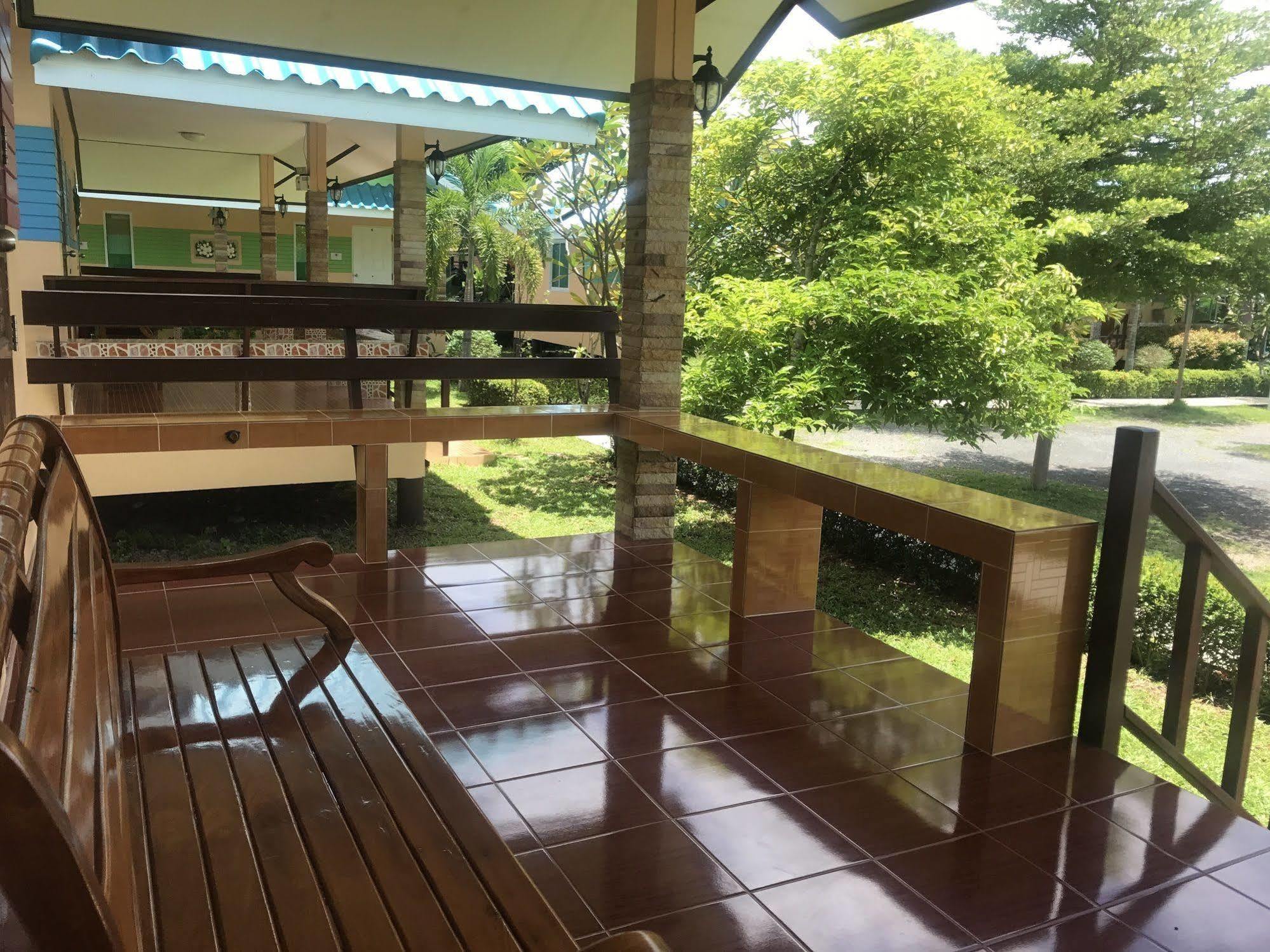 Sangtong Beach Resort Laem Sing Luaran gambar