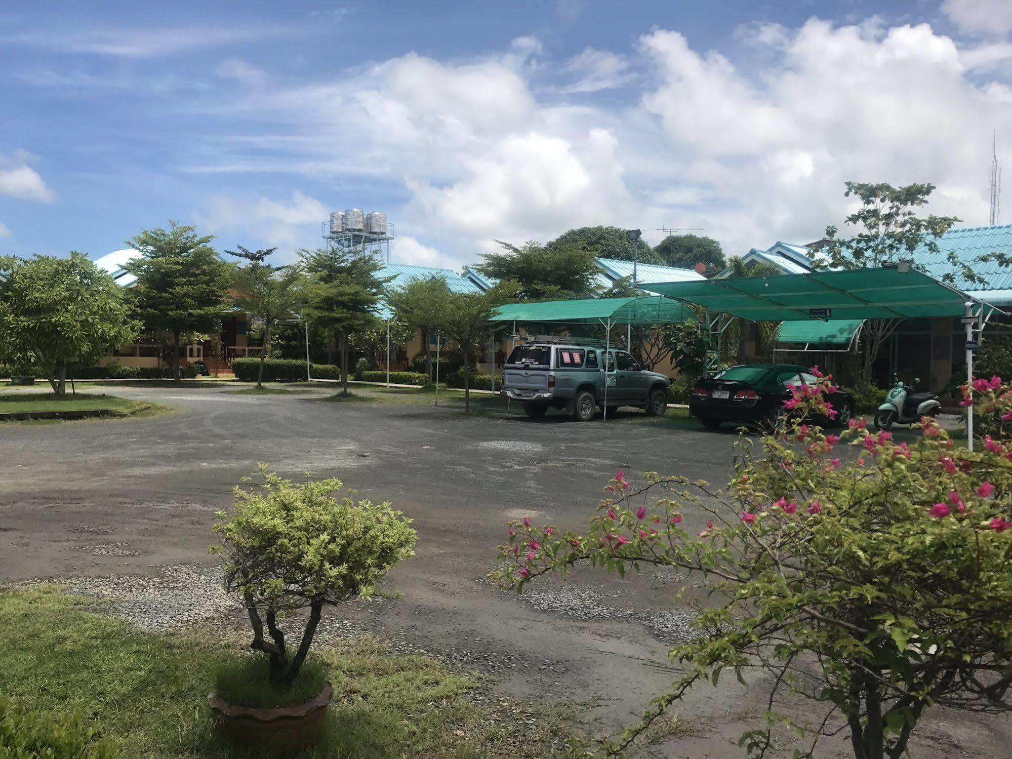 Sangtong Beach Resort Laem Sing Luaran gambar